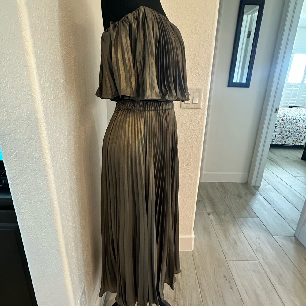 Pleated metallic olive colored skirt set - Picture 11 of 13